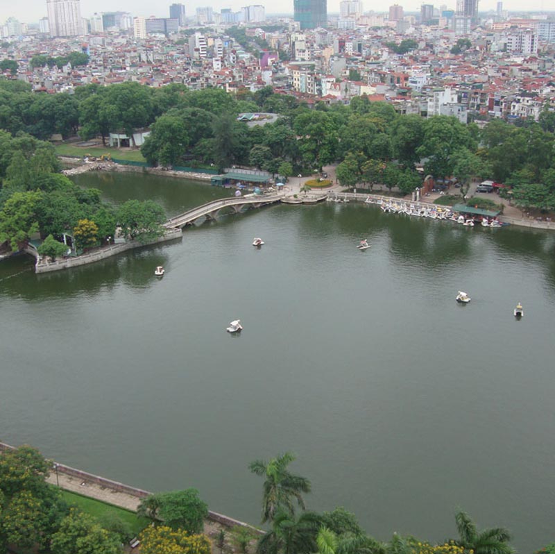 Tham quan công viên Thủ Lệ khi du lịch Hà Nội
